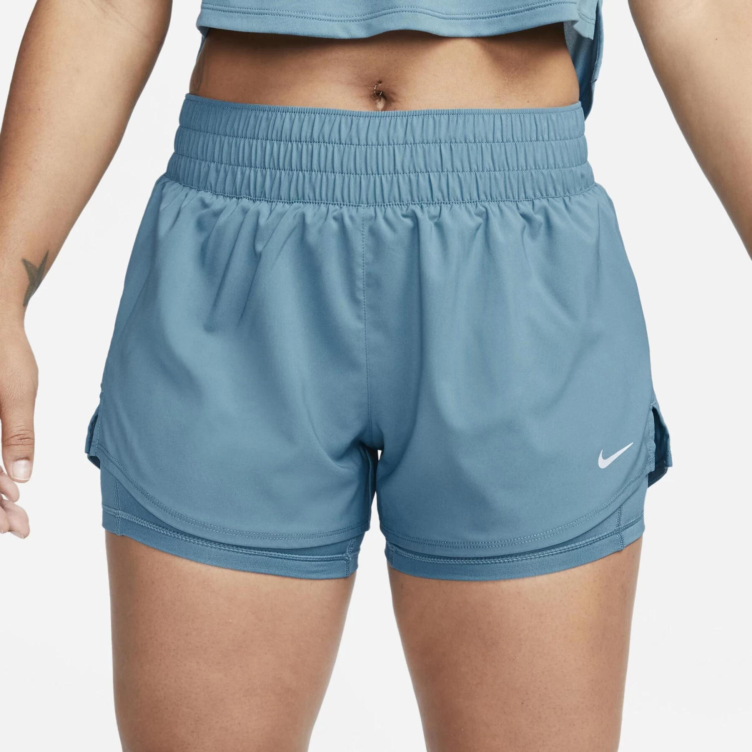 Short 2 En 1 Femme Nike One Dri-Fit MR 3 " 4 Short 2 En 1 Femme Nike One Dri-Fit MR 3 " – Image 2