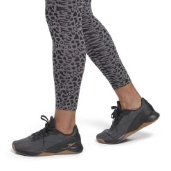 Legging Coton Femme Reebok Modern Safari 13 Legging Coton Femme Reebok Modern Safari -Under Armour Boutique reebok ht2382 6 apparel on model detail view 2 white